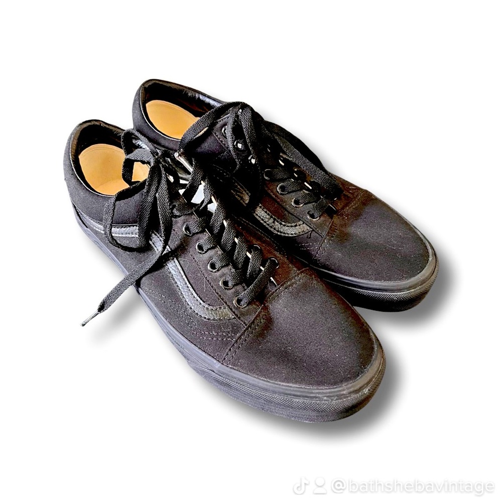 Vans Old Skool Black on Black. Never Worn.